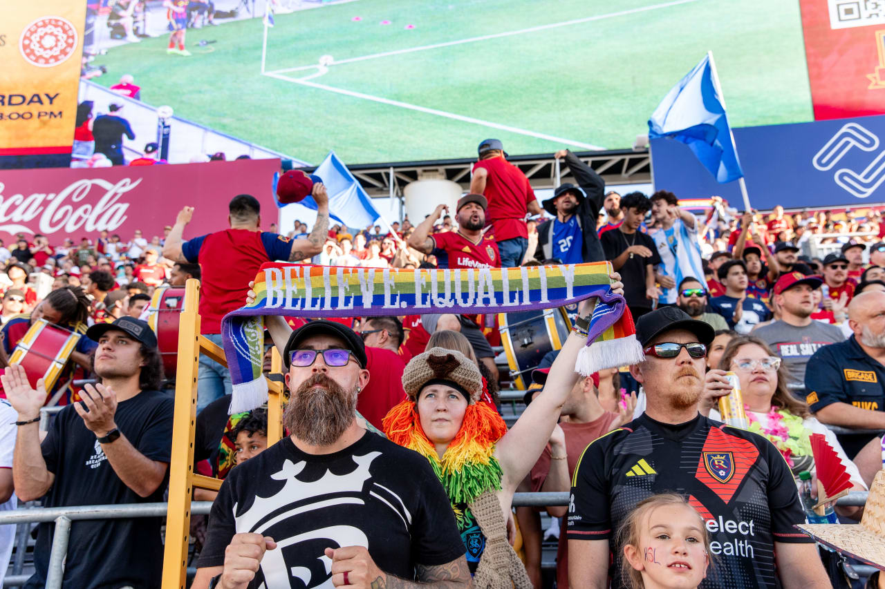 062224_RSLvLA_Fans_OK_78