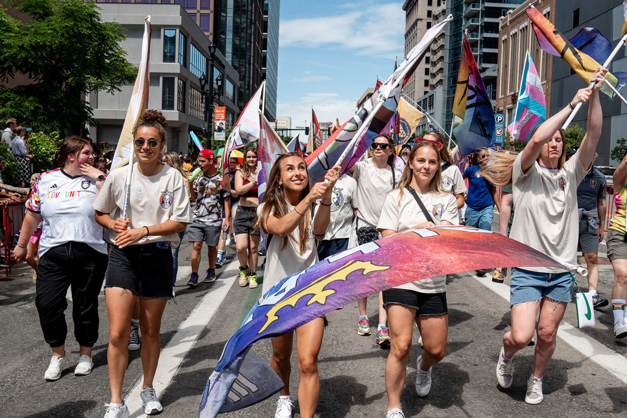 060224_PrideParade_-77