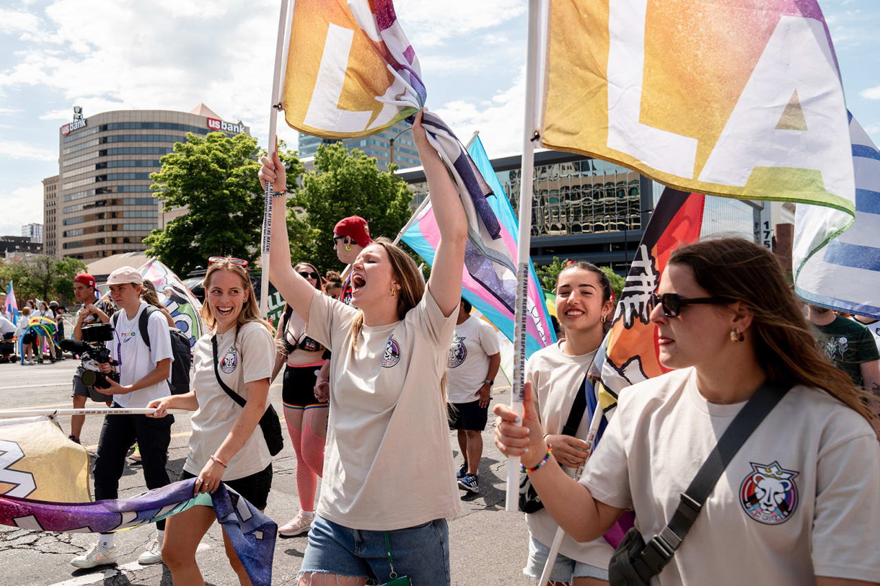 060224_PrideParade_-45