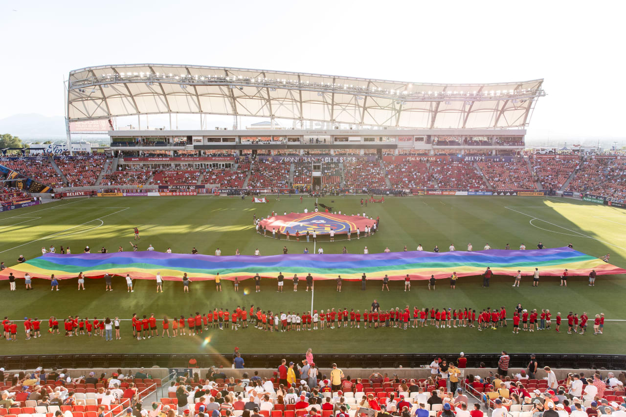 062224_RSLvLA_Fans_OK_59