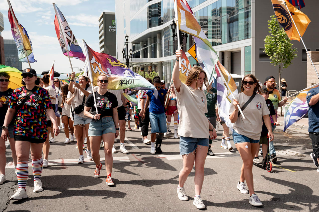 060224_PrideParade_-28