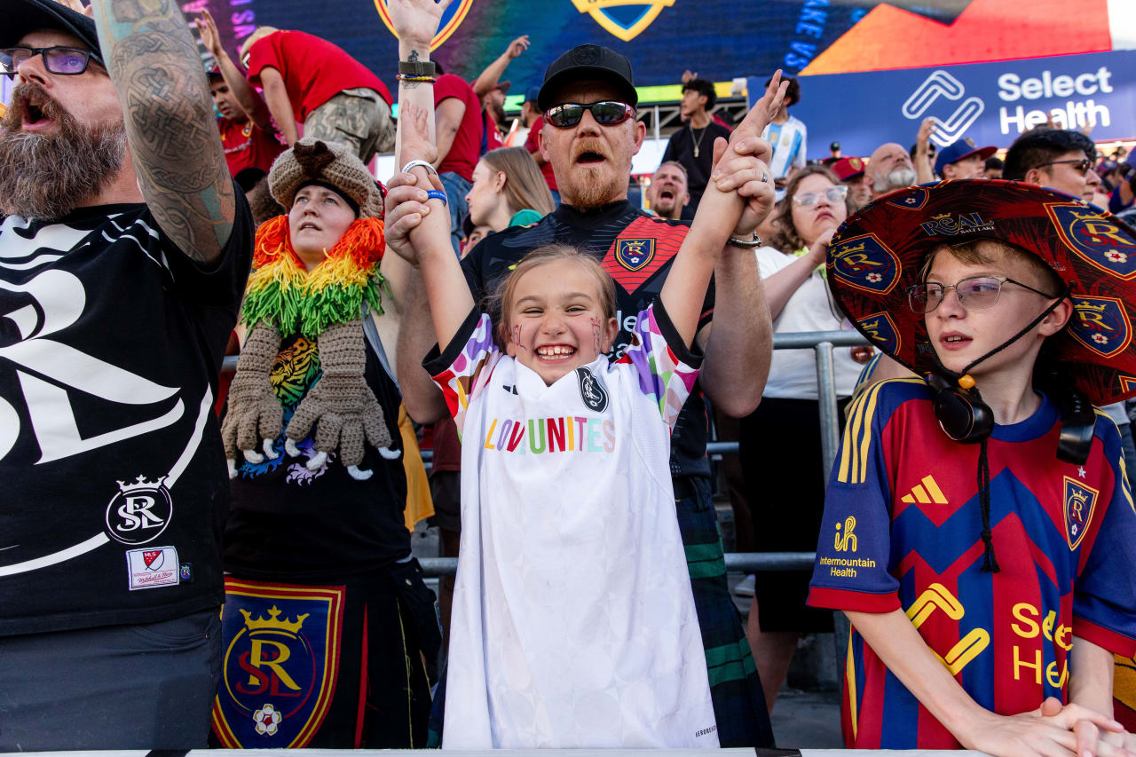062224_RSLvLA_Fans_OK_87